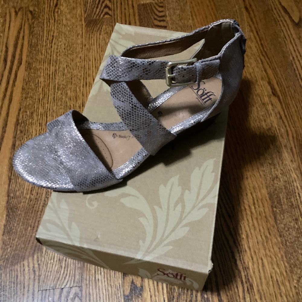 NWT Soft sandals